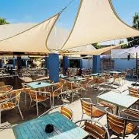 Hotel Mhvacances Louent Plusieurs Mobilhomes Dans 4 Etoiles A 200m De La Et Cure Thermale 4*