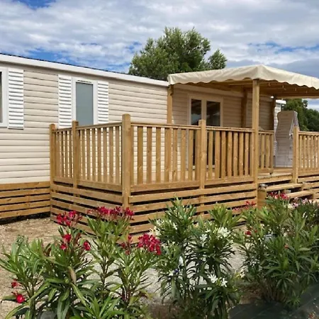 Campsite Mhvacances Louent Plusieurs Mobilhomes Dans Camping 4 Etoiles A 200m De La Plage Et Cure Thermale