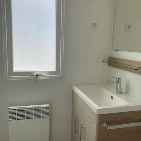 Mhvacances Louent Plusieurs Mobilhomes Dans 4 Etoiles A 200m De La Et Cure Thermale Hotel 4*