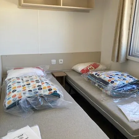 Mhvacances Louent Plusieurs Mobilhomes Dans Camping 4 Etoiles A 200m De La Plage Et Cure Thermale Canet-en-Roussillon