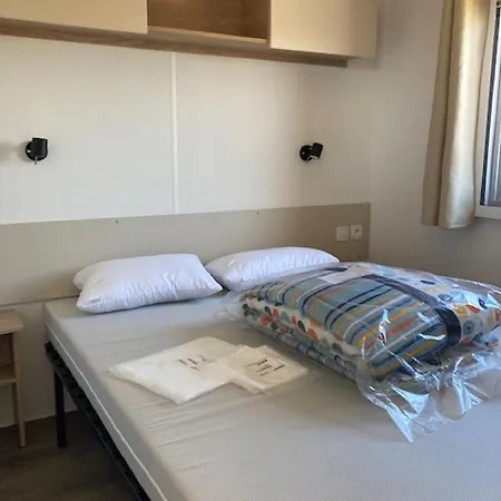 Mhvacances Louent Plusieurs Mobilhomes Dans Camping 4 Etoiles A 200m De La Plage Et Cure Thermale Campsite Canet-en-Roussillon