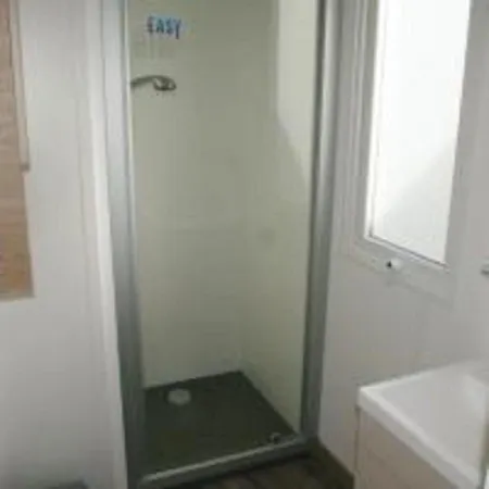 Mhvacances Louent Plusieurs Mobilhomes Dans 4 Etoiles A 200m De La Et Cure Thermale Hotel 4*