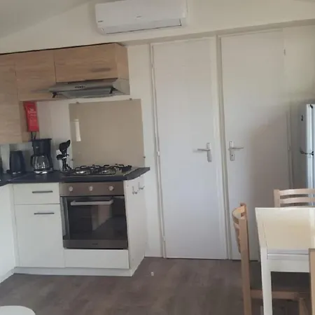 Campsite Mhvacances Louent Plusieurs Mobilhomes Dans Camping 4 Etoiles A 200m De La Plage Et Cure Thermale