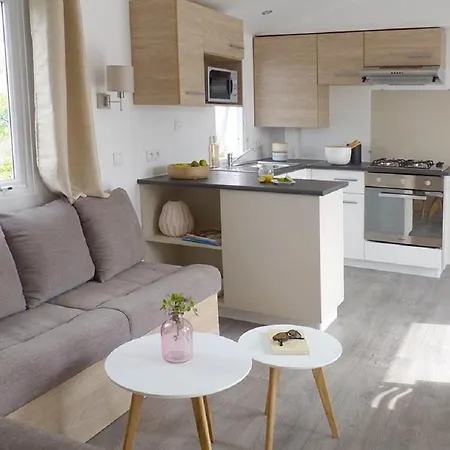 Mhvacances Louent Plusieurs Mobilhomes Dans Camping 4 Etoiles A 200m De La Plage Et Cure Thermale Campsite