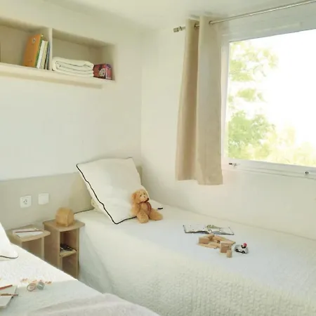 Mhvacances Louent Plusieurs Mobilhomes Dans Camping 4 Etoiles A 200m De La Plage Et Cure Thermale Campsite Canet-en-Roussillon