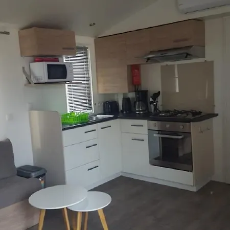 Campsite Mhvacances Louent Plusieurs Mobilhomes Dans Camping 4 Etoiles A 200m De La Plage Et Cure Thermale