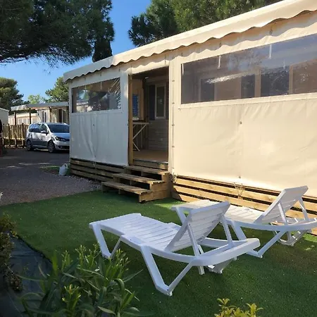 Campsite Mhvacances Louent Plusieurs Mobilhomes Dans Camping 4 Etoiles A 200m De La Plage Et Cure Thermale 4*
