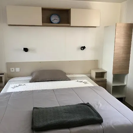 Mhvacances Louent Plusieurs Mobilhomes Dans 4 Etoiles A 200m De La Et Cure Thermale Hotel Canet-en-Roussillon
