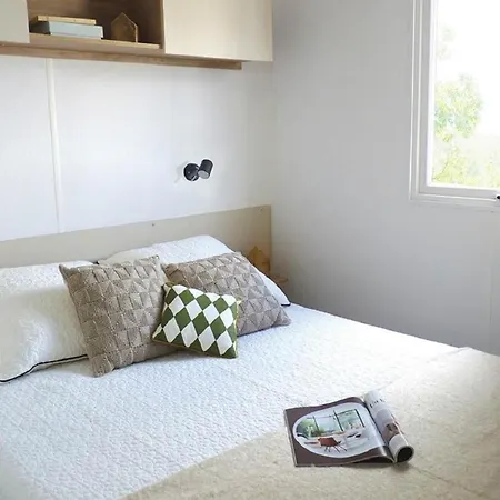 Mhvacances Louent Plusieurs Mobilhomes Dans Camping 4 Etoiles A 200m De La Plage Et Cure Thermale Campsite 4*