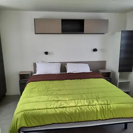 Mhvacances Louent Plusieurs Mobilhomes Dans Camping 4 Etoiles A 200m De La Plage Et Cure Thermale Campsite Canet-en-Roussillon