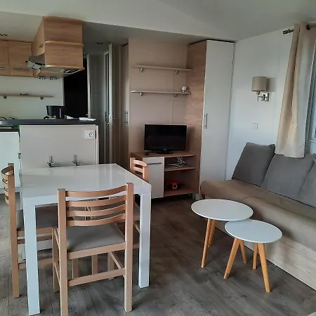 Mhvacances Louent Plusieurs Mobilhomes Dans Camping 4 Etoiles A 200m De La Plage Et Cure Thermale