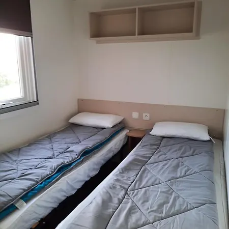 Mhvacances Louent Plusieurs Mobilhomes Dans Camping 4 Etoiles A 200m De La Plage Et Cure Thermale Campsite Canet-en-Roussillon