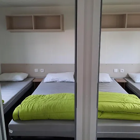 Mhvacances Louent Plusieurs Mobilhomes Dans Camping 4 Etoiles A 200m De La Plage Et Cure Thermale Campsite 4*