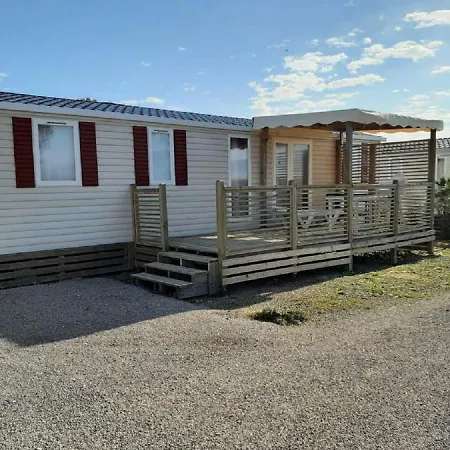 Mhvacances Louent Plusieurs Mobilhomes Dans Camping 4 Etoiles A 200m De La Plage Et Cure Thermale Campsite Canet-en-Roussillon