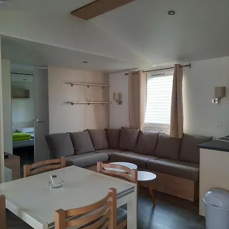 Campsite Mhvacances Louent Plusieurs Mobilhomes Dans Camping 4 Etoiles A 200m De La Plage Et Cure Thermale
