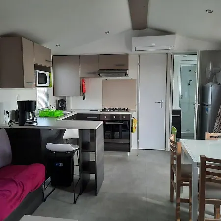 Mhvacances Louent Plusieurs Mobilhomes Dans Camping 4 Etoiles A 200m De La Plage Et Cure Thermale Campsite 4*