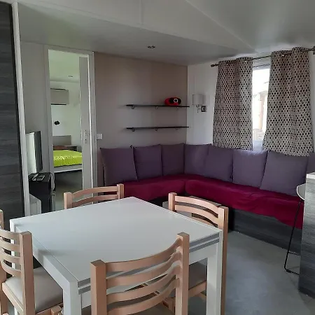 Campsite Mhvacances Louent Plusieurs Mobilhomes Dans Camping 4 Etoiles A 200m De La Plage Et Cure Thermale 4*