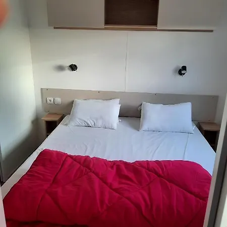 Mhvacances Louent Plusieurs Mobilhomes Dans 4 Etoiles A 200m De La Et Cure Thermale Hotel 4*