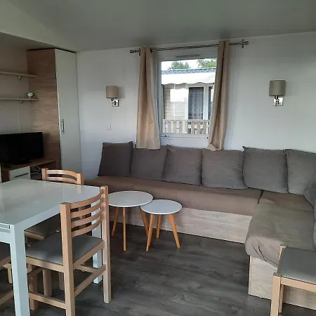Hotel Mhvacances Louent Plusieurs Mobilhomes Dans 4 Etoiles A 200m De La Et Cure Thermale 4*