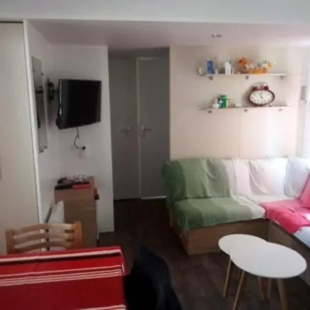 Mhvacances Louent Plusieurs Mobilhomes Dans Camping 4 Etoiles A 200m De La Plage Et Cure Thermale Campsite