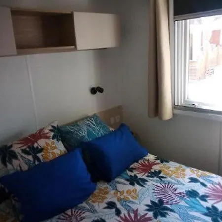 Mhvacances Louent Plusieurs Mobilhomes Dans Camping 4 Etoiles A 200m De La Plage Et Cure Thermale Campsite Canet-en-Roussillon